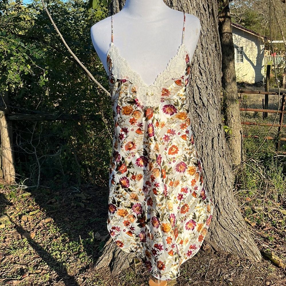Vintage Floral Lace Trim Curved Hem Negligee Slip Lingerie Size Medium LA II